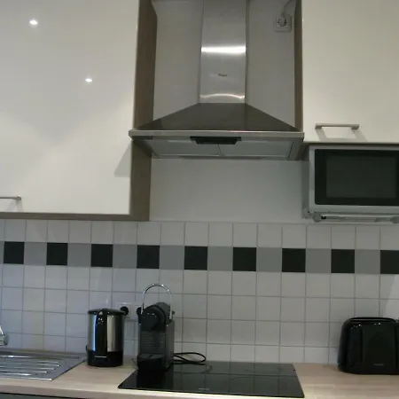 Messe-/ferienwohnung דירה *